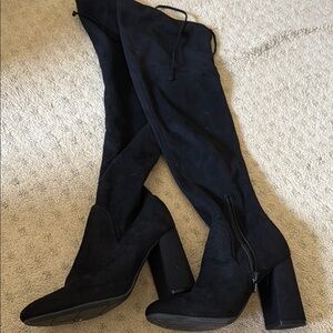 Unisa Black Over-the-Knee Boots with Sleek Silhouette